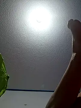 vaneza1999 online show from October 10, 2025, 9:15 pm