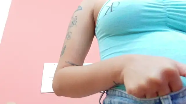 Snapshot of little_beillis chatting on October 26, 2025, 12:49 pm little beillis online show from October 26, 2025, 12:49 pm