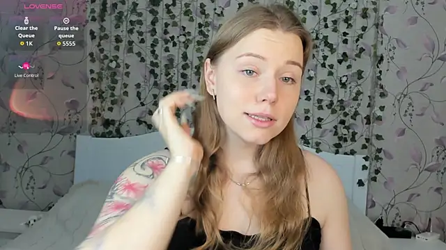  influensii  online show from November 18, 2025, 5:00 am