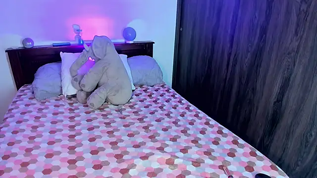 Flora Minx online show from October 29, 2025, 1:48 am