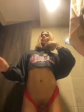 Snapshot of Flora_Minx chatting on February 28, 2026, 5:07 am Flora Minx online show from February 28, 2026, 5:07 am