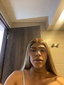 Snapshot of Flora_Minx chatting on February 21, 2026, 1:29 am Flora Minx online show from February 21, 2026, 1:29 am