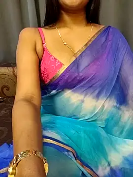 Misss-julli online show from November 17, 2025, 6:50 am