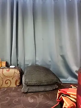 Misss-julli online show from November 27, 2025, 5:41 am