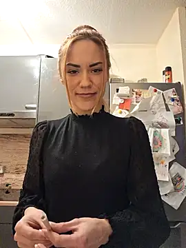 SlimBellaa online show from November 23, 2025, 10:42 pm