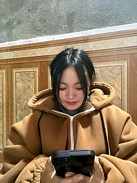 Snapshot of Julia-Elsa chatting on November 1, 2025, 7:13 am Julia-Elsa online show from November 1, 2025, 7:13 am