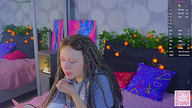 EmiliSaren online show from October 5, 2025, 3:36 pm