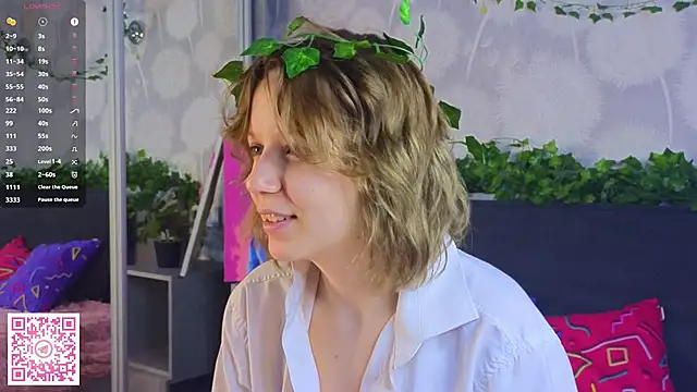 EmiliSaren online show from September 28, 2025, 3:52 pm