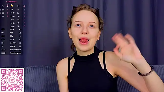 EmiliSaren online show from September 8, 2025, 4:39 pm