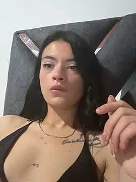 LiaCollings online show from November 25, 2025, 11:43 am