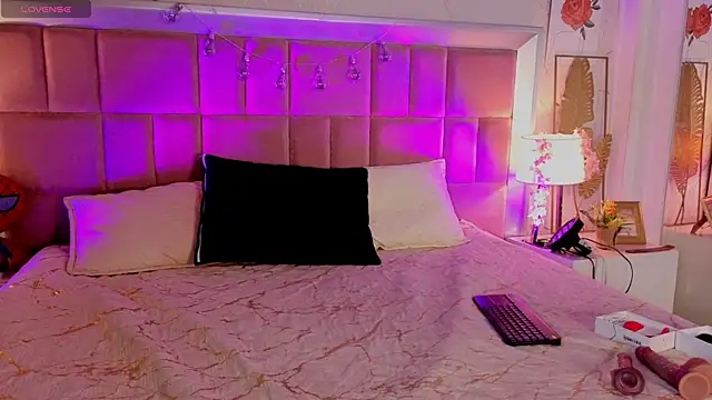 AlanaOdison online show from April 15, 2026, 7:40 pm