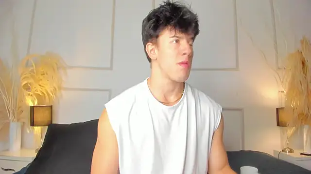 MaxCooper1 online show from October 28, 2025, 8:19 pm