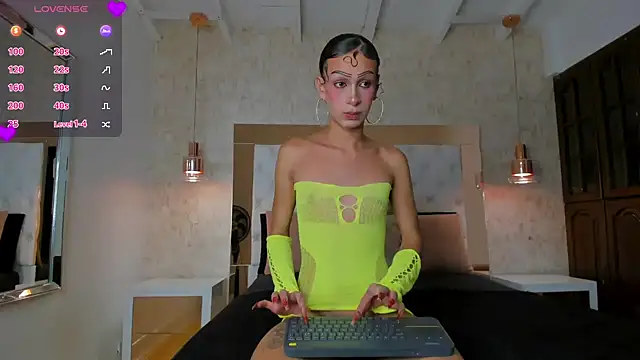 Snapshot of Layla_Mackenzie chatting on February 18, 2026, 6:00 am Layla Mackenzie online show from February 18, 2026, 6:00 am