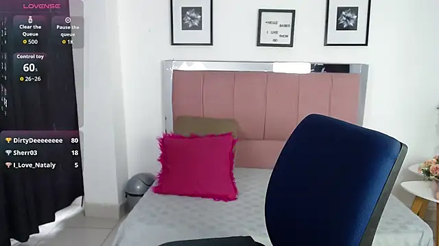 Lele F w online show from November 26, 2025, 8:42 pm