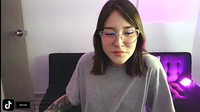 Yulienneg online show from November 23, 2025, 12:31 am