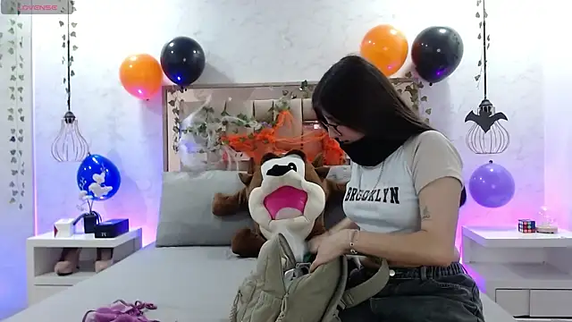 Snapshot of ScarlettRox chatting on October 25, 2025, 11:31 am ScarlettRox online show from October 25, 2025, 11:31 am