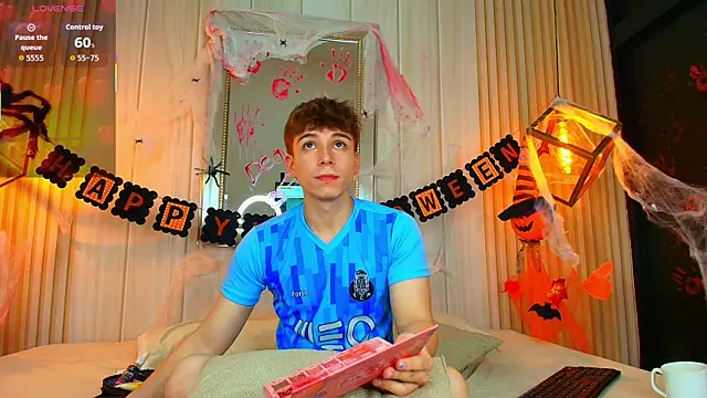 TaylerWhite online show from October 27, 2025, 12:28 pm