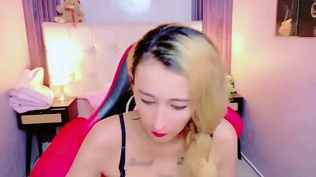 Snapshot of charlotte_phaeton chatting on June 19, 2026, 8:25 pm charlotte phaeton online show from June 19, 2026, 8:25 pm