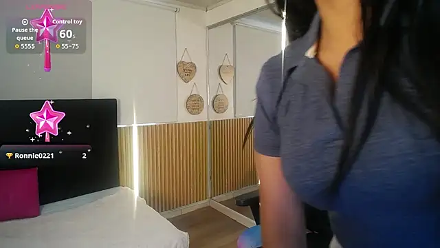 Mia garcia28 online show from January 15, 2026, 8:45 pm