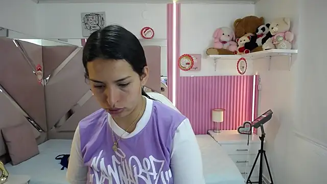 Mia garcia28 online show from December 18, 2025, 5:28 pm