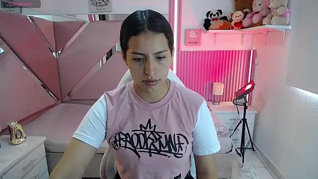 Mia garcia28 online show from March 9, 2026, 6:33 pm