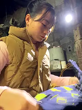 Sunyinn online show from December 17, 2025, 1:43 am