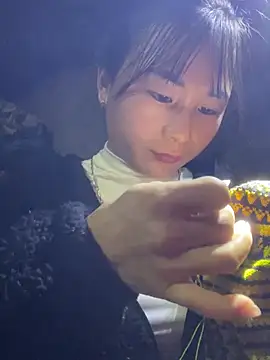 Sunyinn online show from February 9, 2026, 2:53 am