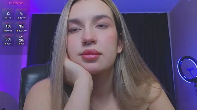 RoxyChill online show from November 21, 2025, 8:52 pm