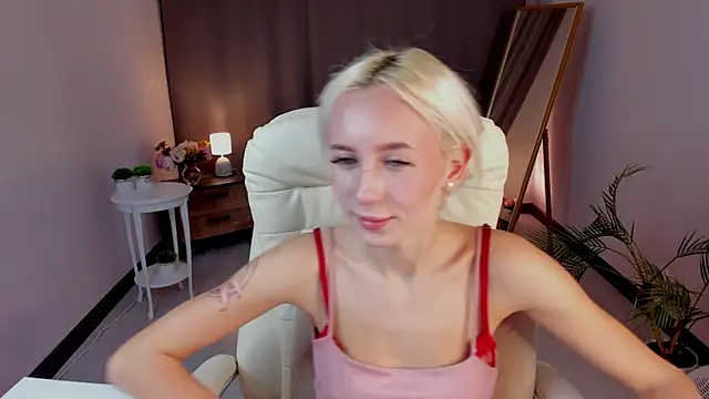 Snapshot of cute_luucy chatting on March 17, 2026, 3:20 am cute luucy online show from March 17, 2026, 3:20 am
