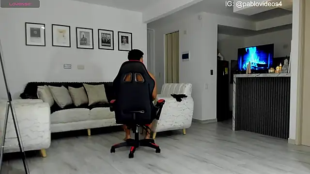 Nicolasmontoya16 online show from November 18, 2025, 3:54 am