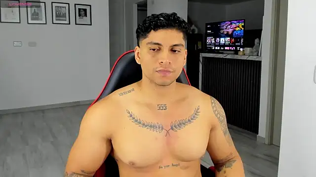 Nicolasmontoya16 online show from November 6, 2025, 11:42 pm