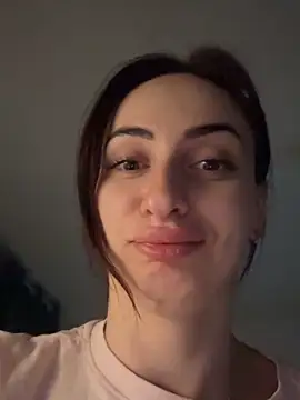 Snapshot of AuraPure chatting on December 4, 2025, 5:39 am AuraPure online show from December 4, 2025, 5:39 am