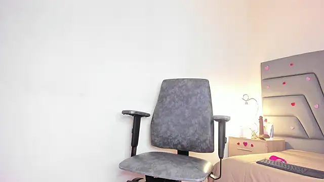 Snapshot of Maia_520 chatting on February 11, 2026, 5:02 pm Maia 520 online show from February 11, 2026, 5:02 pm