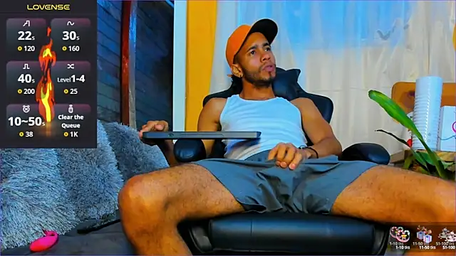 Snapshot of Alex_bigcock11_ chatting on October 15, 2025, 11:07 am Alex bigcock11 online show from October 15, 2025, 11:07 am