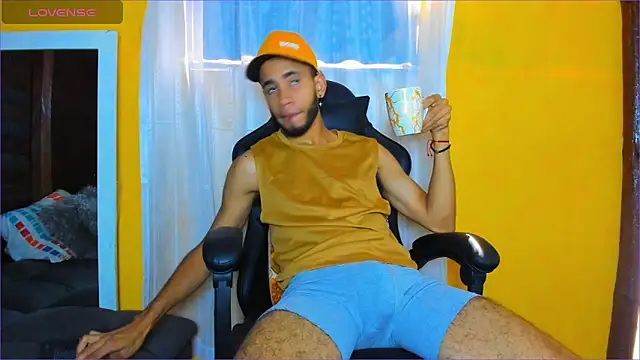 Snapshot of Alex_bigcock11_ chatting on November 26, 2025, 3:12 pm Alex bigcock11 online show from November 26, 2025, 3:12 pm