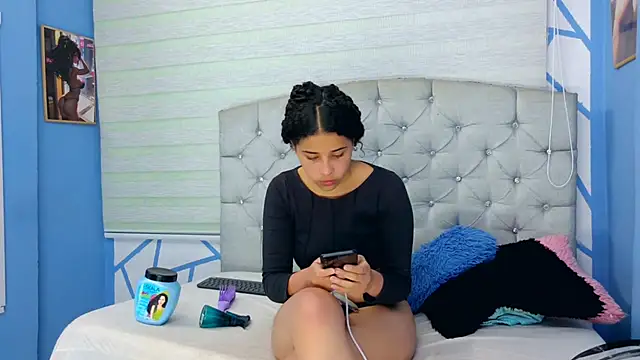 Emily J18 online show from September 29, 2025, 1:17 pm