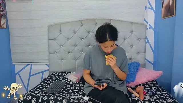 Emily J18 online show from November 1, 2025, 1:05 pm