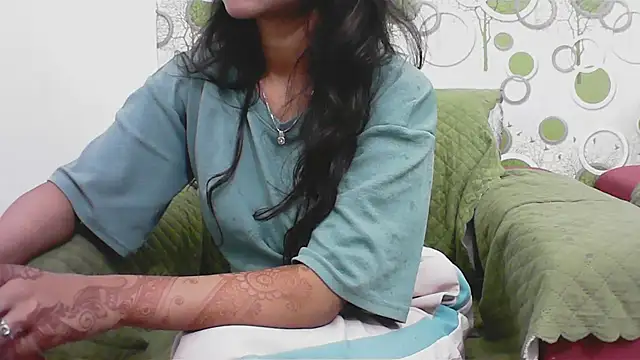 Snapshot of elize__ chatting on February 17, 2026, 6:05 pm elize online show from February 17, 2026, 6:05 pm