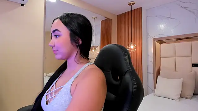 julieta rosee online show from October 28, 2025, 10:20 pm