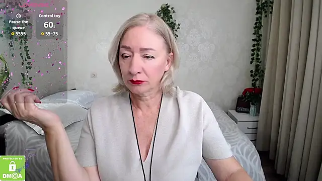 hunters woman online show from October 19, 2025, 12:08 pm