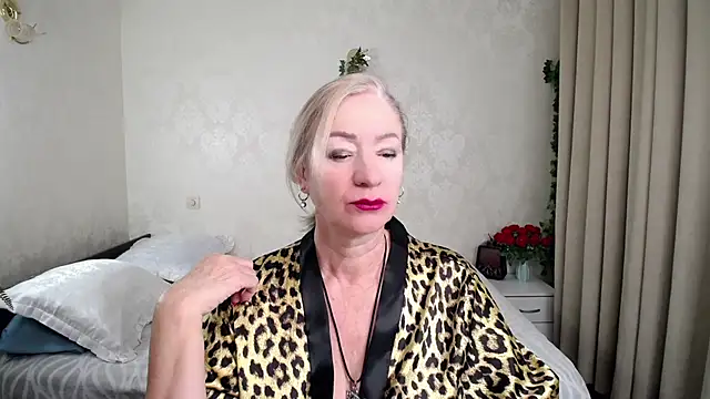 hunters woman online show from February 11, 2026, 3:17 am