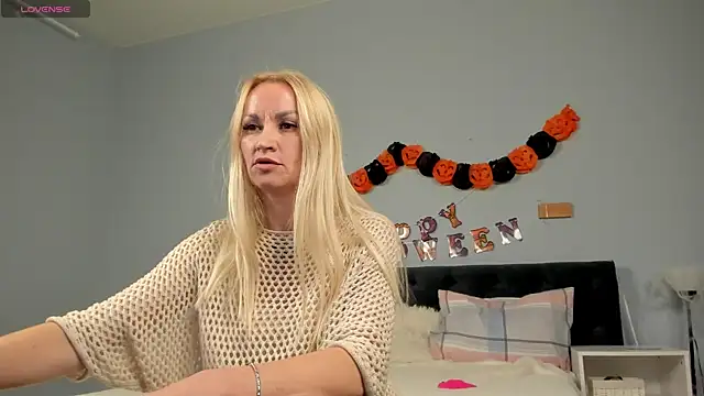 KiraSun online show from October 30, 2025, 12:03 pm