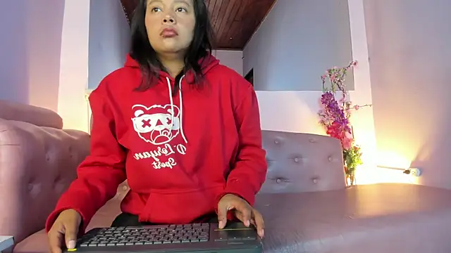 Dulce Pettit online show from October 8, 2025, 12:39 pm