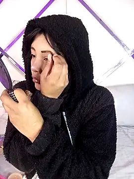 Dulce Pettit online show from October 22, 2025, 12:15 pm