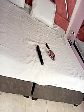 Dulce Pettit online show from October 17, 2025, 12:07 pm