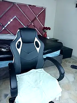 Dulce Pettit online show from November 9, 2025, 12:42 pm