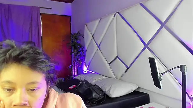 Dulce Pettit online show from October 23, 2025, 12:15 pm