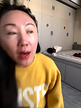 xiaomei-11 online show from November 18, 2025, 1:32 am