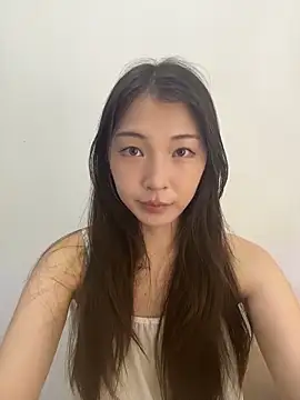 SkylerMoon online show from April 13, 2026, 1:53 am