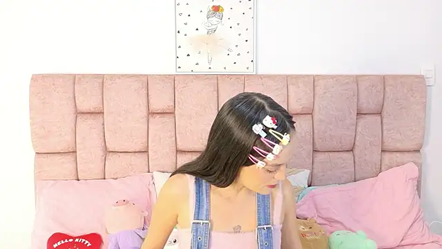 LolaYun online show from November 28, 2025, 7:25 pm